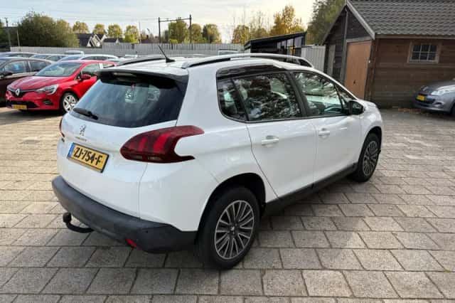 Peugeot 2008 (2019) thumbnail 3