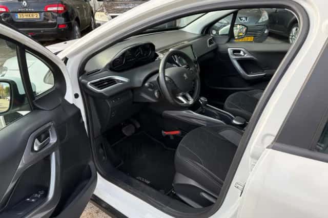 Peugeot 2008 (2019) thumbnail 5