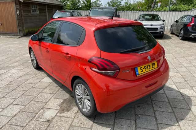 Peugeot 208 (2018) thumbnail 2