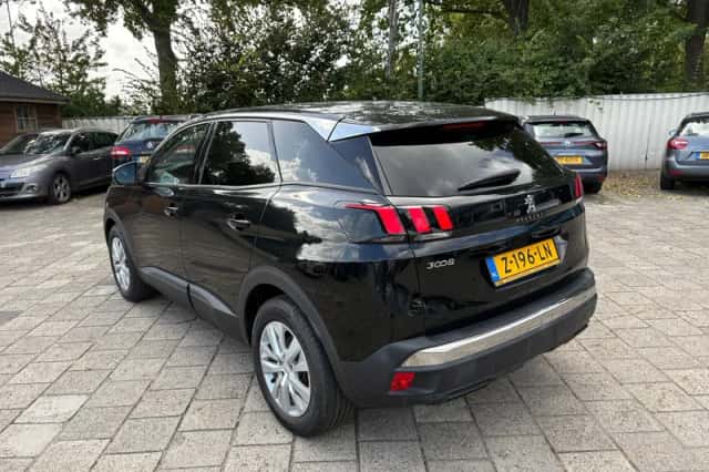 Peugeot 3008 (2019) thumbnail 2