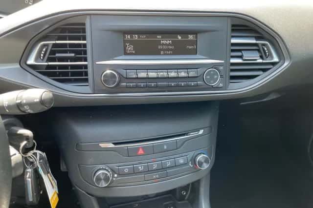 Peugeot 308 (2015) thumbnail 6