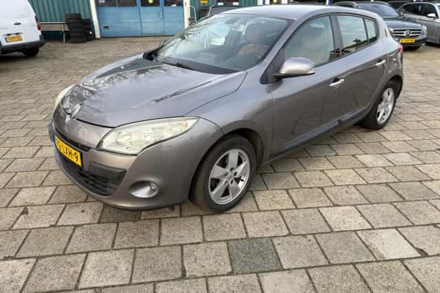 Renault Mégane (2010) thumbnail 1