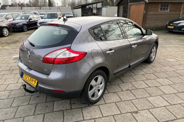 Renault Mégane (2010) thumbnail 3