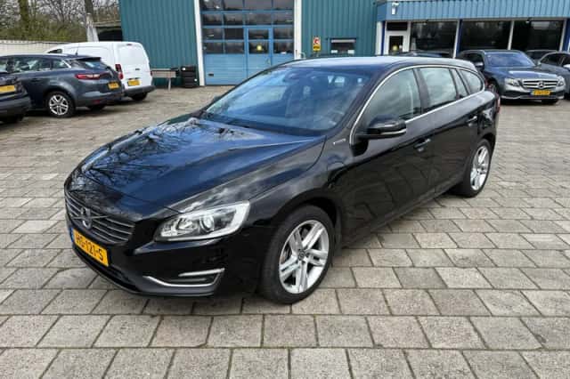 Volvo V60 (2015) thumbnail 1