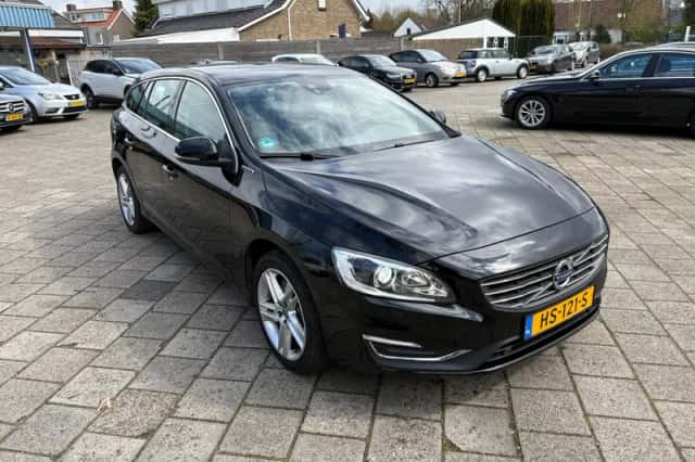 Volvo V60 (2015) thumbnail 4