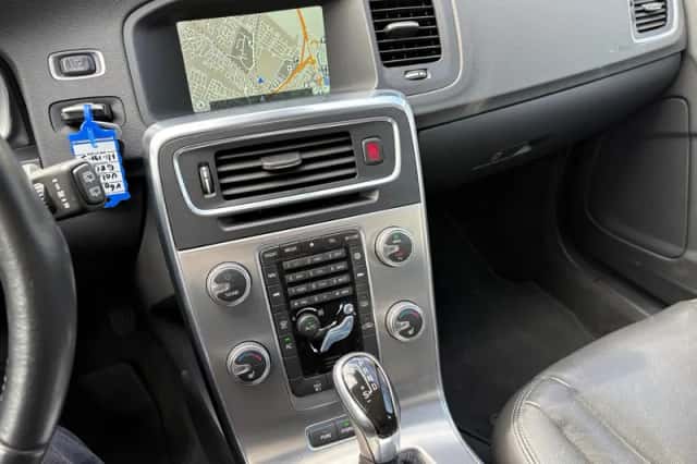 Volvo V60 (2015) thumbnail 6