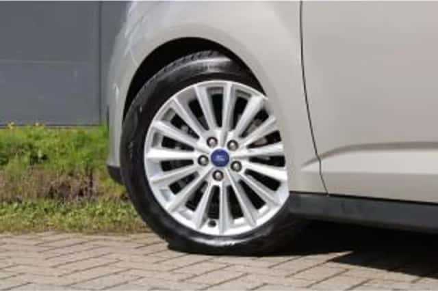 Ford C-Max (2016) thumbnail 4