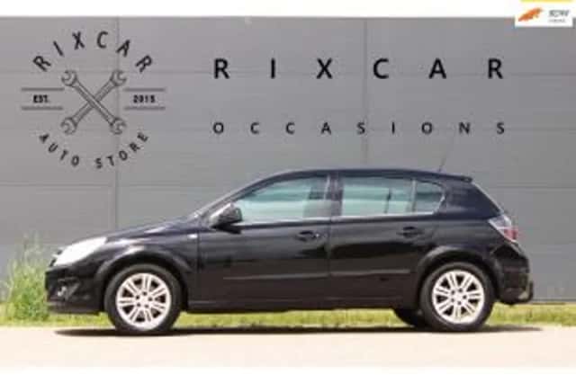 Opel Astra (2010) thumbnail 1