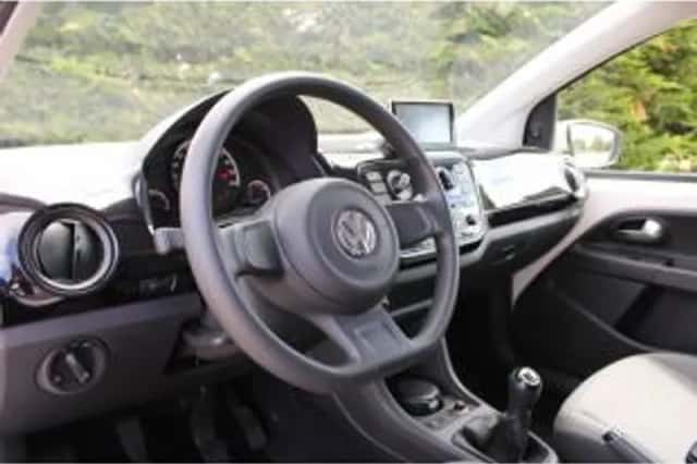 Volkswagen Up! (2015) thumbnail 5