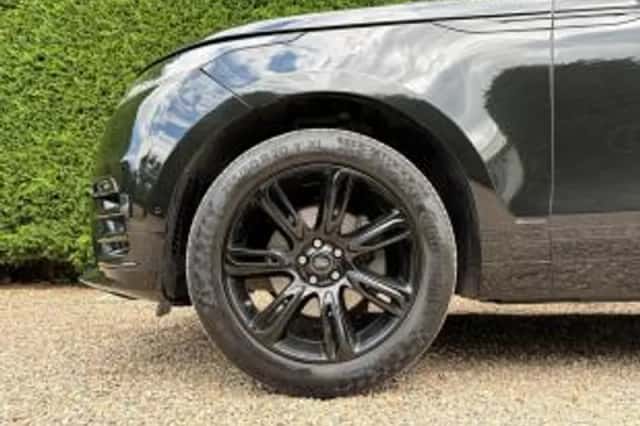 Land Rover Range Rover Velar (2017) thumbnail 4