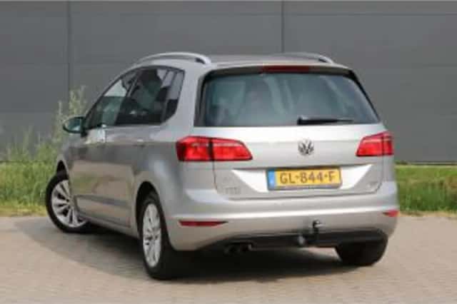 Volkswagen Golf (2015) thumbnail 3