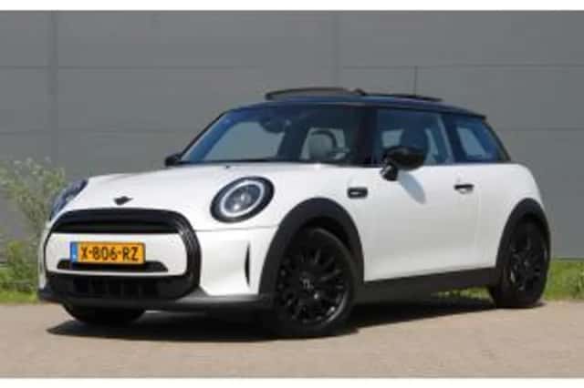 MINI Cooper (2024) thumbnail 2