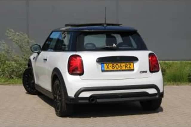 MINI Cooper (2024) thumbnail 3