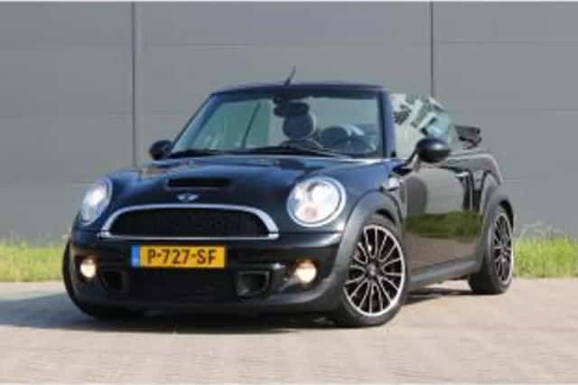 MINI Cabrio (2011) thumbnail 2