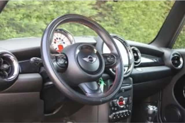 MINI Cabrio (2011) thumbnail 5