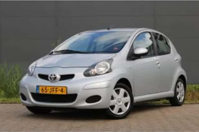 Toyota Aygo (2009) thumbnail 2