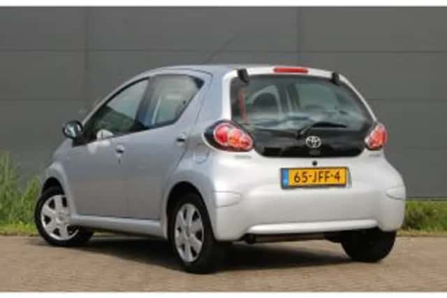 Toyota Aygo (2009) thumbnail 3