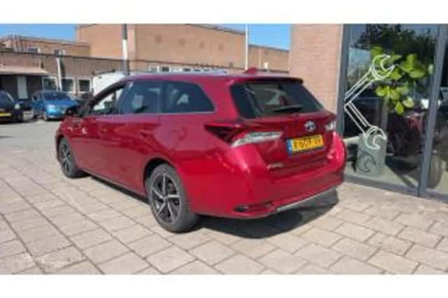 Toyota Auris (2019) thumbnail 2