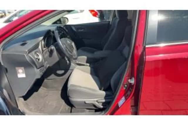 Toyota Auris (2019) thumbnail 3