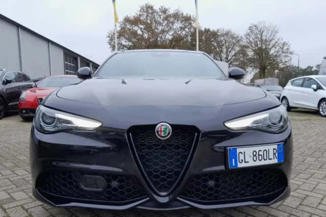 Alfa Romeo Giulia (2022) thumbnail 3