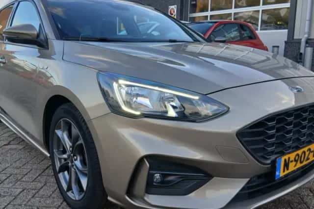 Ford Focus (2019) thumbnail 1