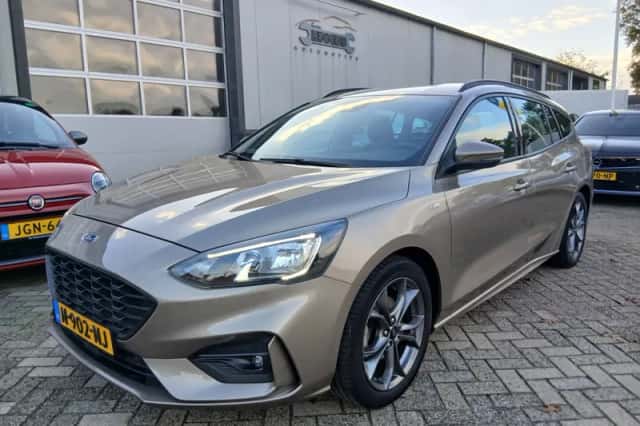 Ford Focus (2019) thumbnail 3