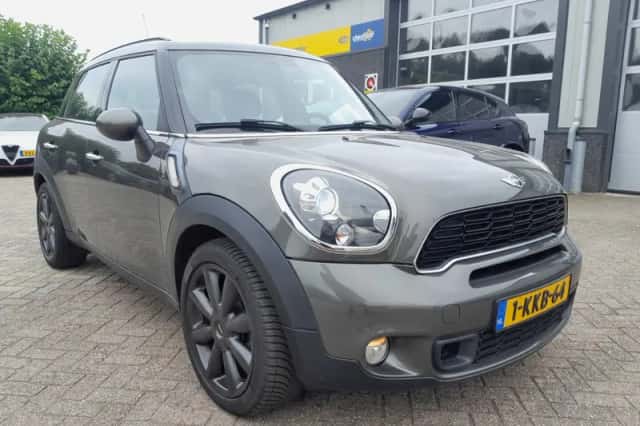 MINI Countryman (2013) thumbnail 2