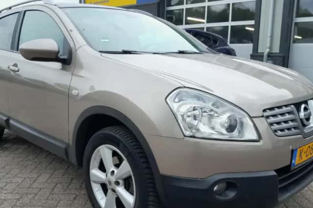 Nissan Qashqai (2009) thumbnail 1