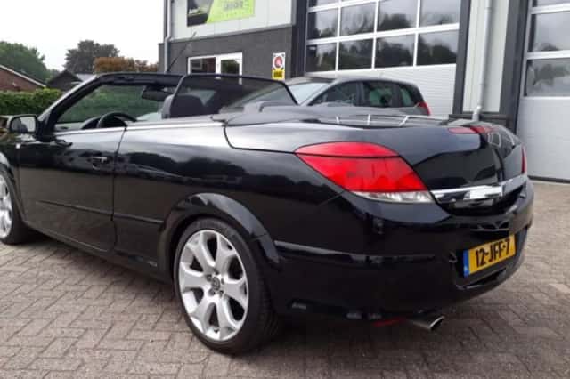 Opel Astra (2009) thumbnail 5