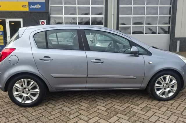 Opel Corsa (2008) thumbnail 5