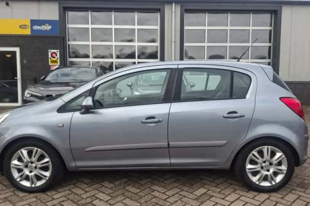Opel Corsa (2008) thumbnail 6
