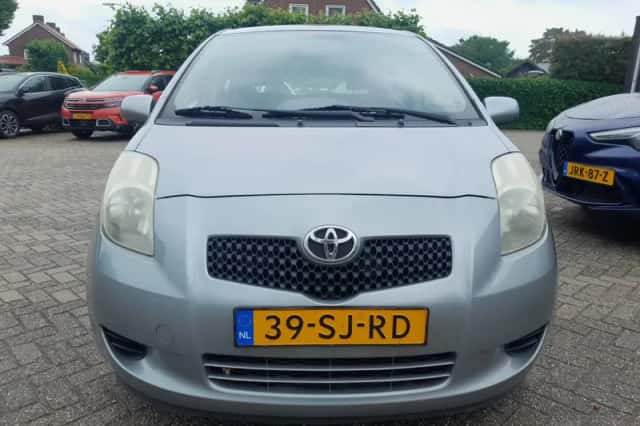 Toyota Yaris (2006) thumbnail 3