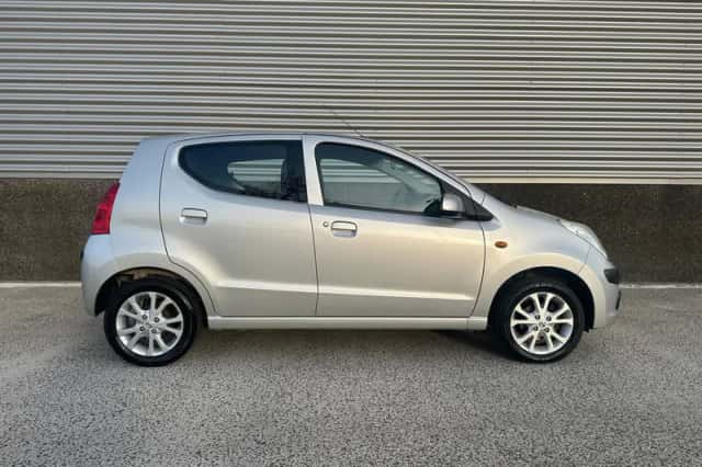 Nissan Pixo (2010) thumbnail 6