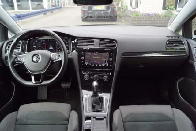Volkswagen Golf (2020) thumbnail 4