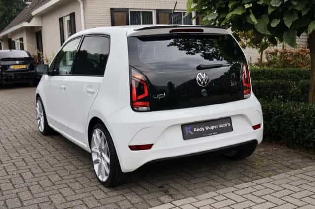 Volkswagen Up (2021) thumbnail 2