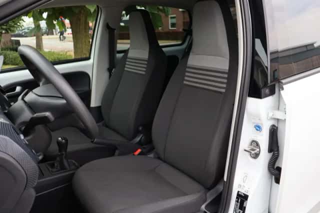 Volkswagen Up (2021) thumbnail 4