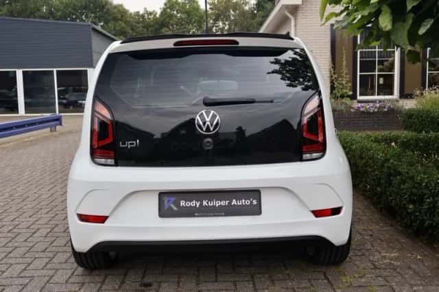 Volkswagen Up (2021) thumbnail 6