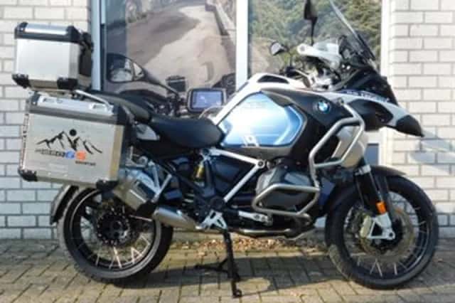 BMW R (2024) thumbnail 1