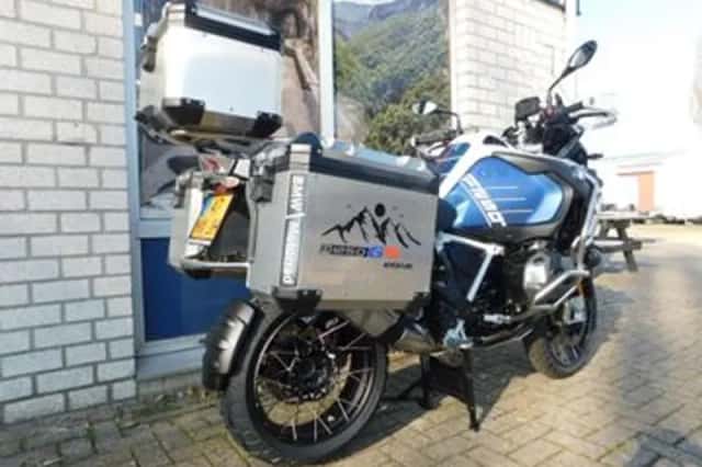 BMW R (2024) thumbnail 3