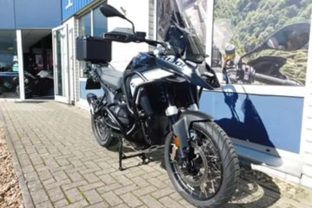 BMW R (2024) thumbnail 2