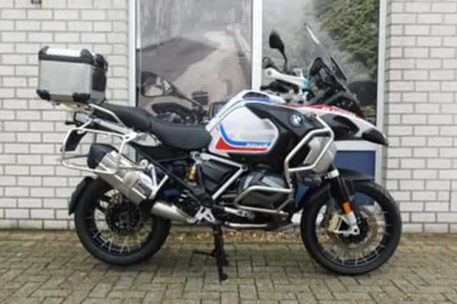 BMW R (2022) thumbnail 1