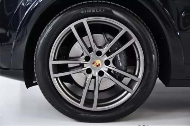 Porsche Cayenne (2022) thumbnail 2