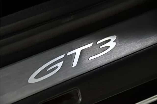 Porsche 911 (2021) thumbnail 2