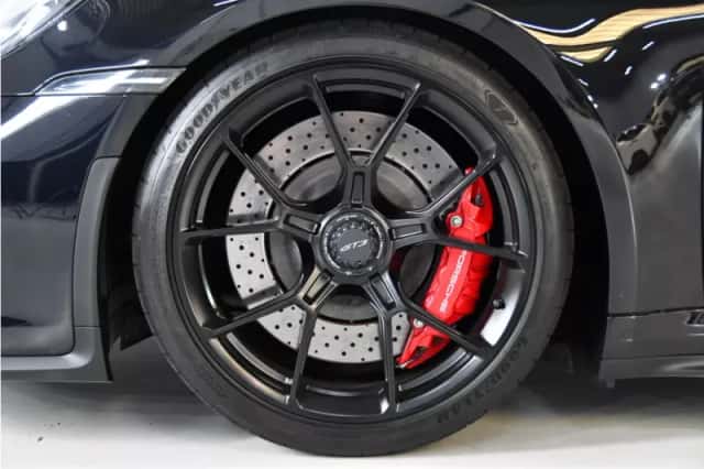 Porsche 911 (2021) thumbnail 3