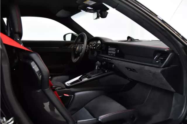 Porsche 911 (2021) thumbnail 6