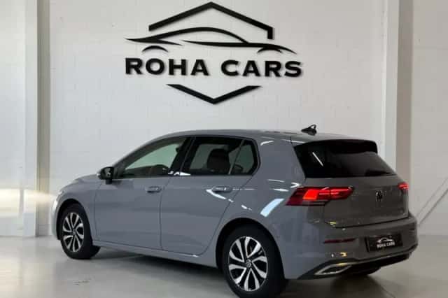 Volkswagen Golf (2022) thumbnail 2