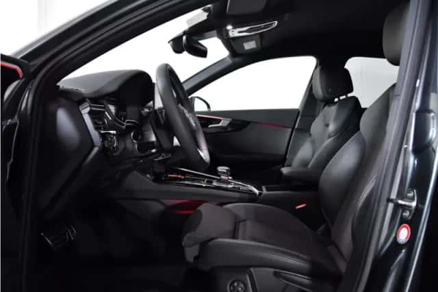 Audi A4 (2024) thumbnail 5