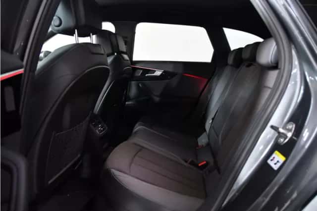 Audi A4 (2024) thumbnail 6