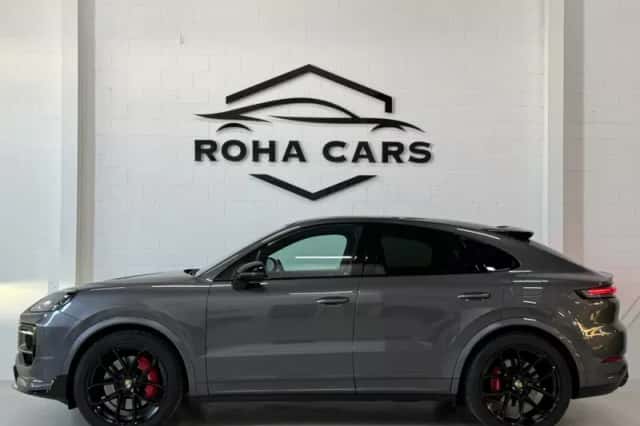 Porsche Cayenne (2023) thumbnail 2