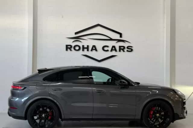 Porsche Cayenne (2023) thumbnail 3